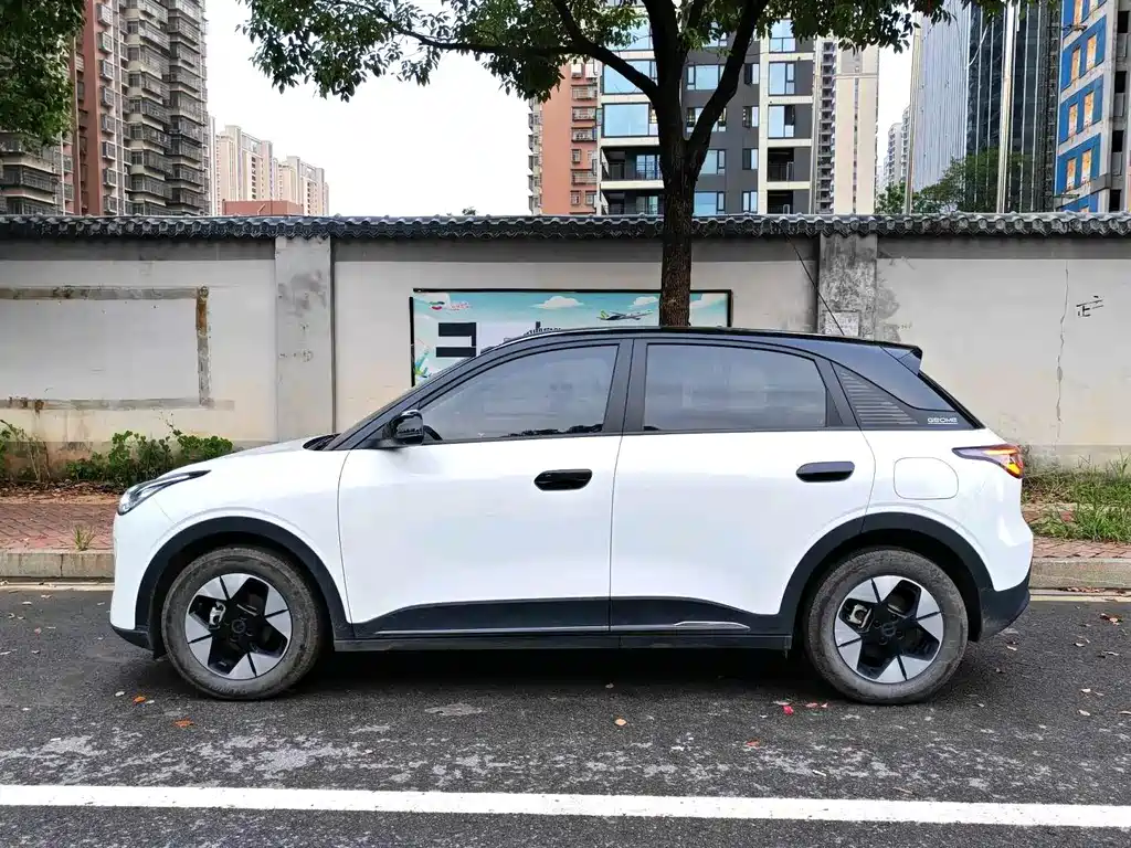 Geely Galaxy Starwish 2025 — фото 4