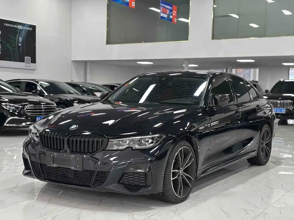 BMW 3 Series 2022 — фото 1