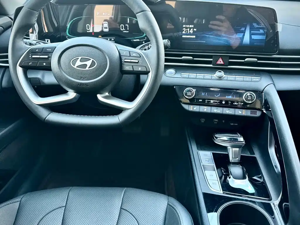 Hyundai Elantra 2023 — фото 23