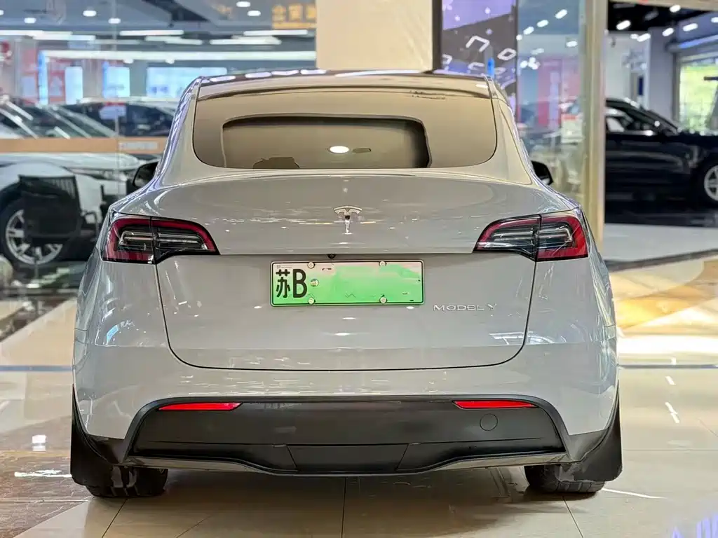 Tesla Model Y 2022 — фото 12