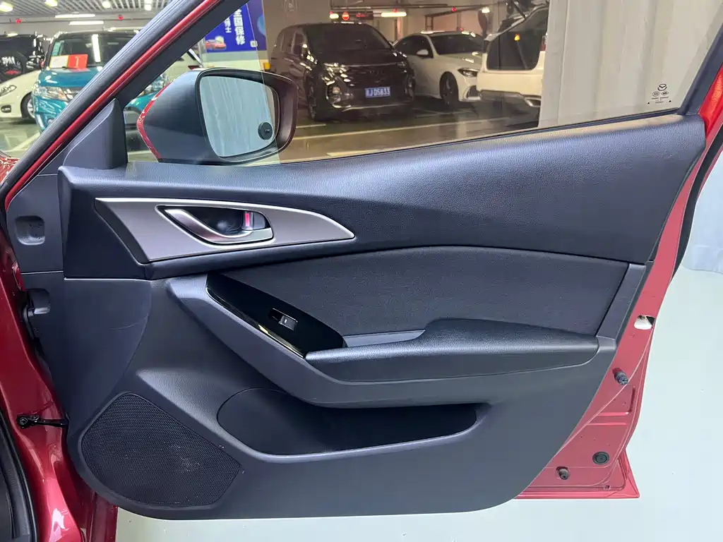 Mazda 3 Axela 2017 — фото 13
