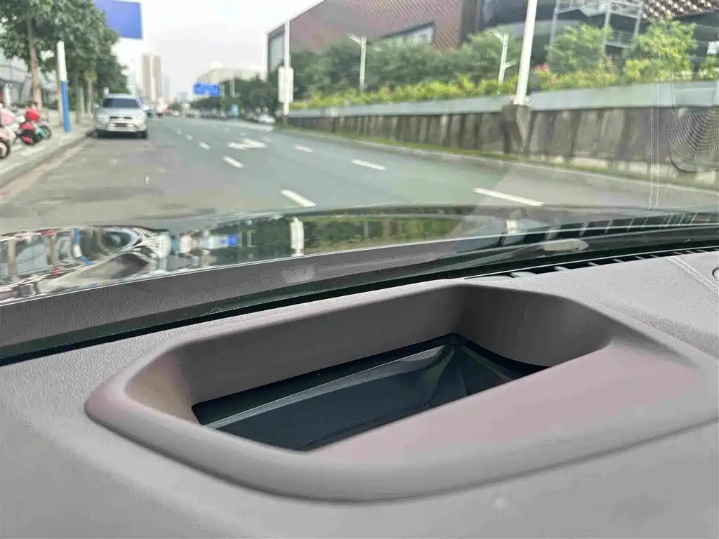 BMW 5 Series 2019 — фото 16