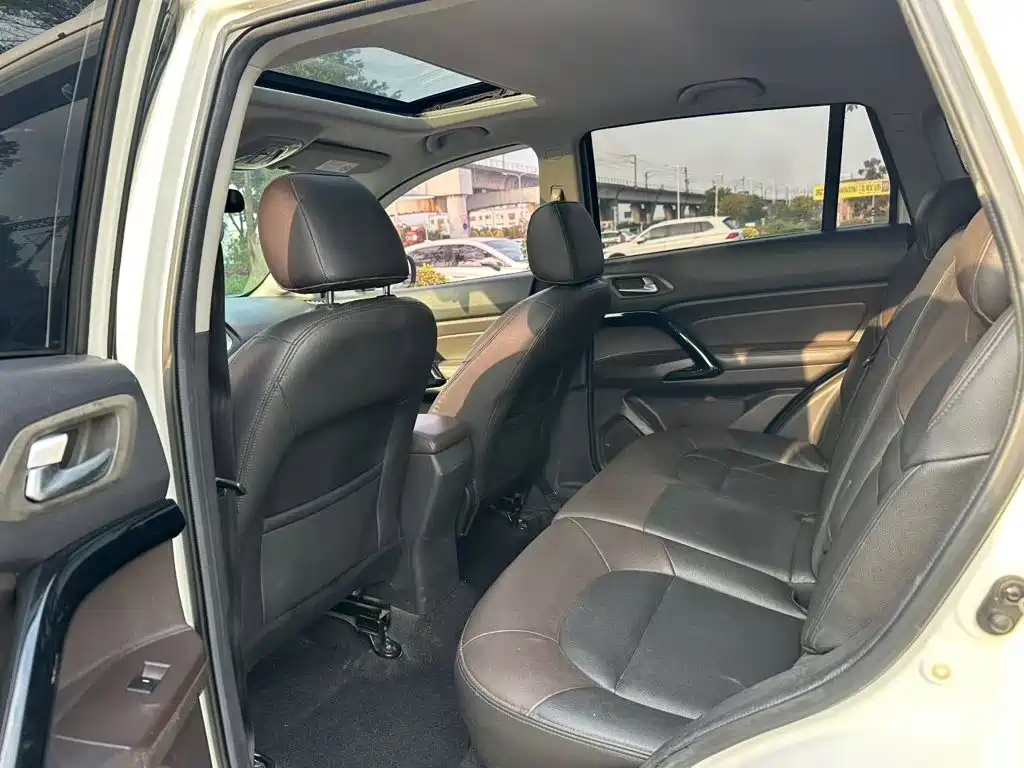 GAC Motor Trumpchi GS4 2015 — фото 16
