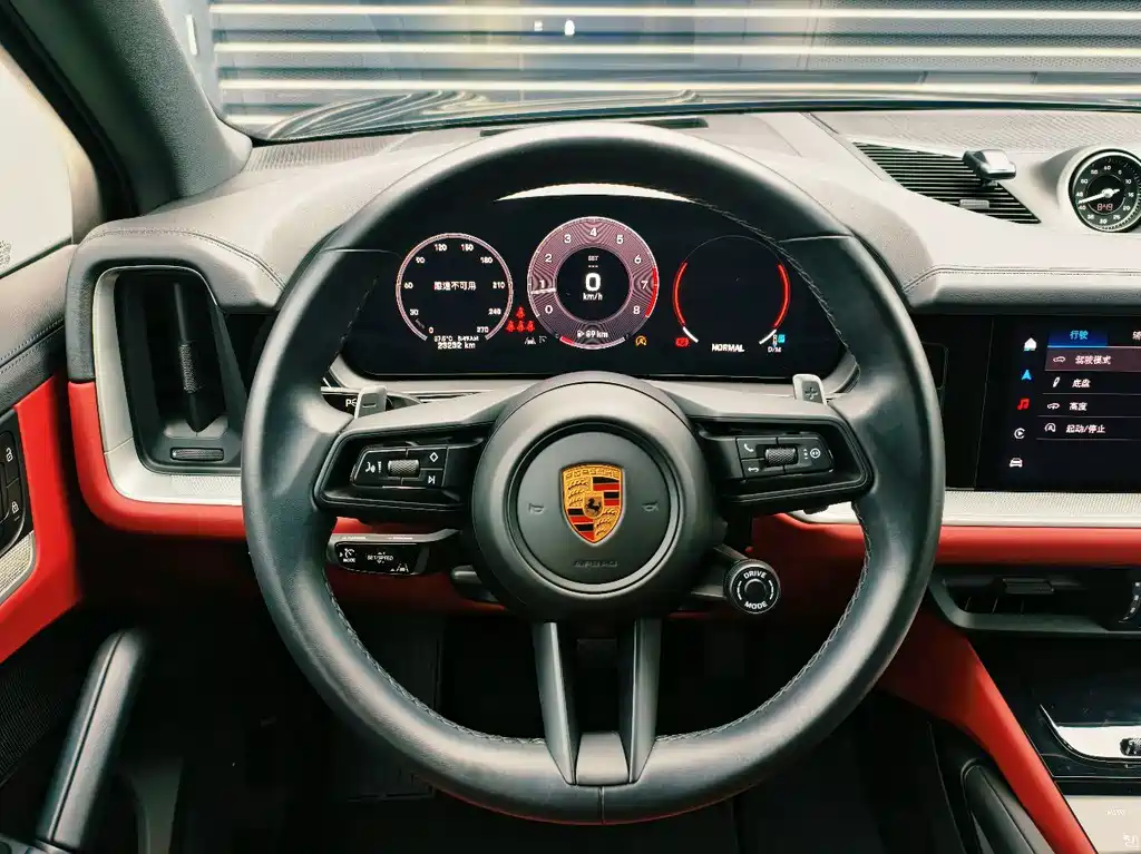 Porsche Cayenne 2023 — фото 10