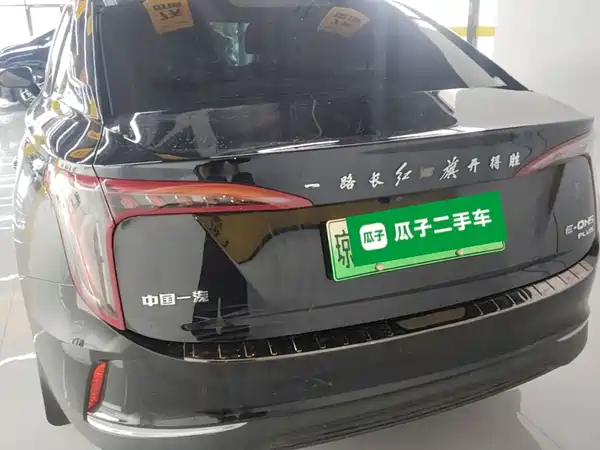 Hongqi E-QM5 2025