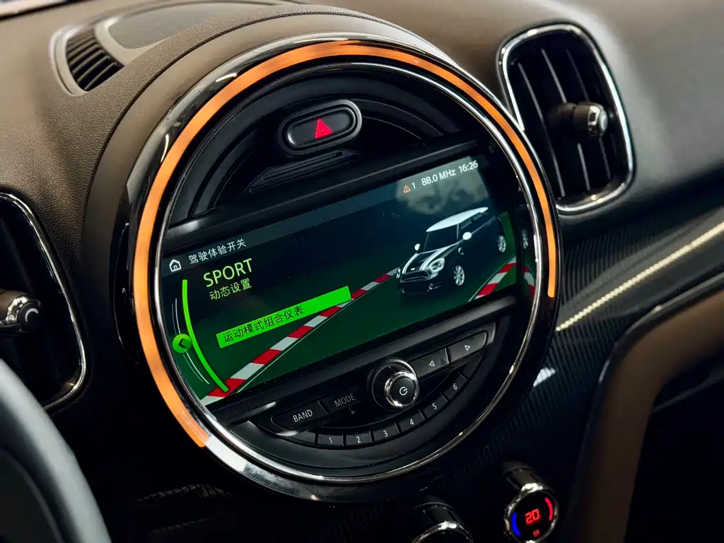 MINI Countryman 2018 — фото 10