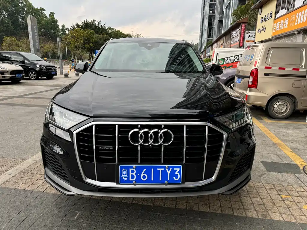 Audi Q7 2020 — фото 1