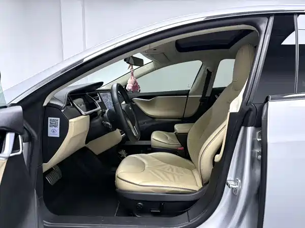 Tesla Model S 2014