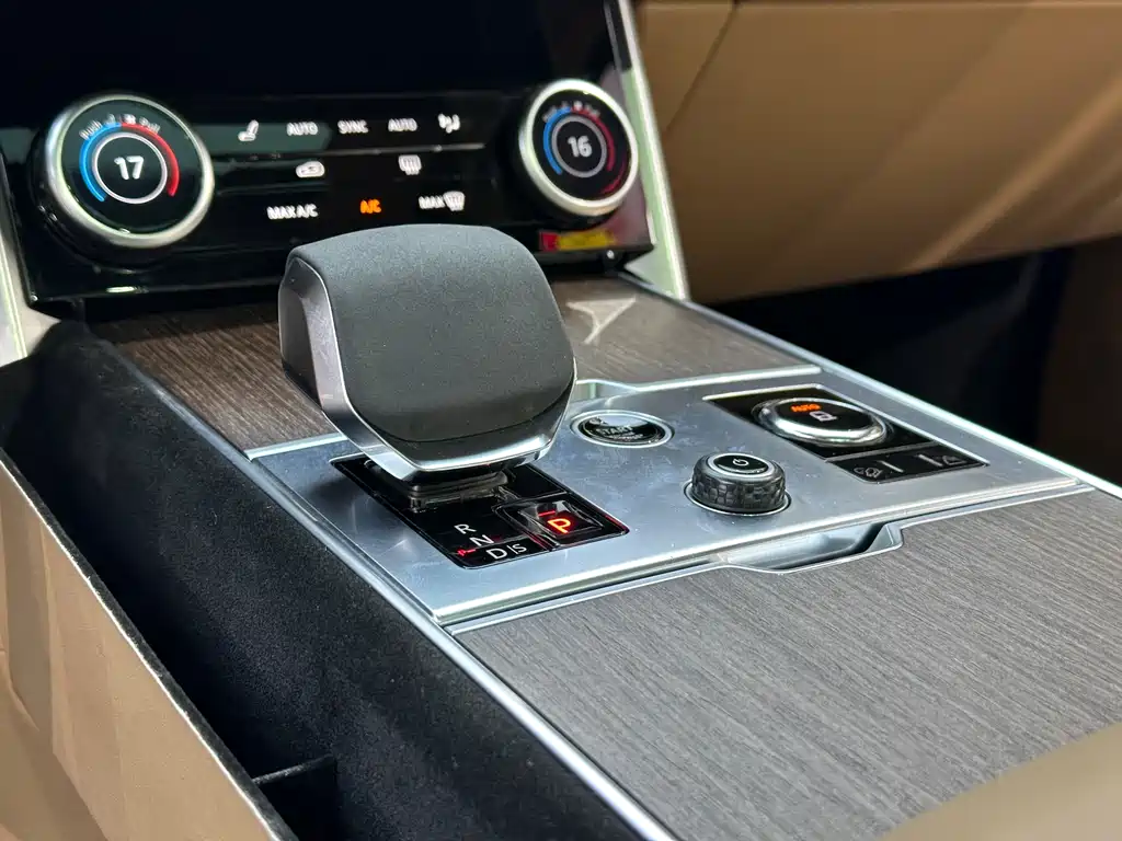 Land Rover Range Rover 2023 — фото 10
