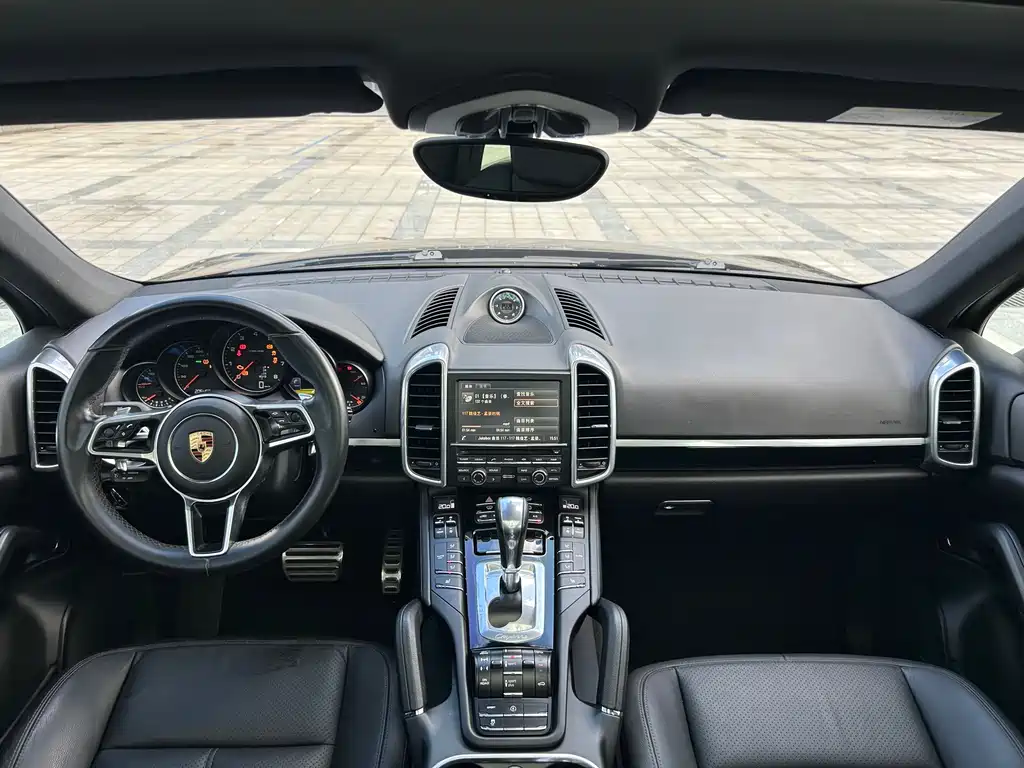 Porsche Cayenne 2016 — фото 9