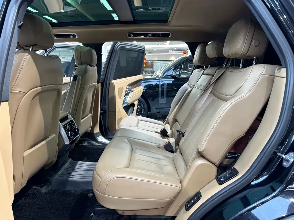 Land Rover Range Rover 2023 — фото 11