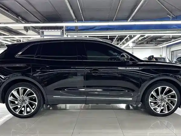 Lincoln Nautilus 2021
