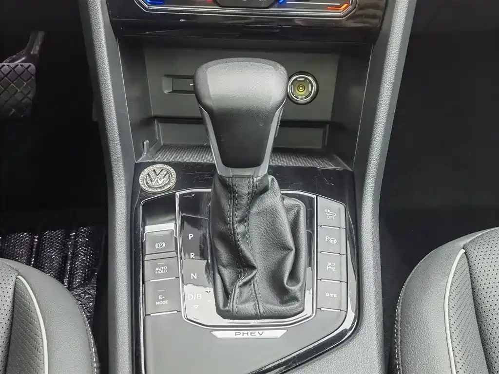 Volkswagen Tiguan L PHEV 2023 — фото 13