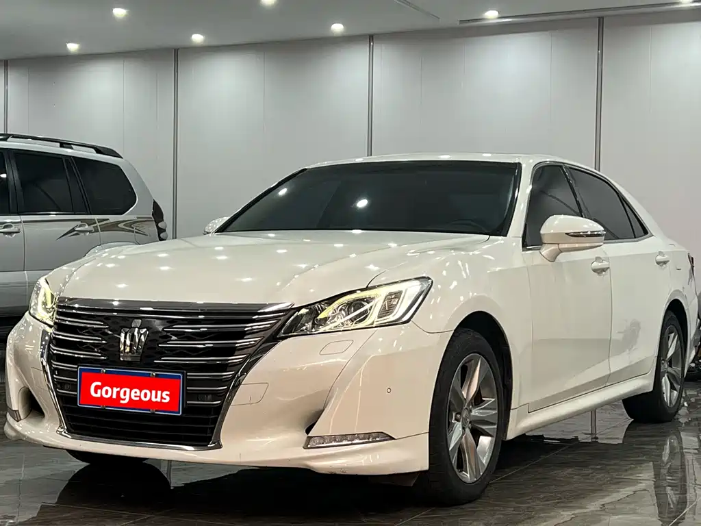 Toyota Crown 2016 — фото 1