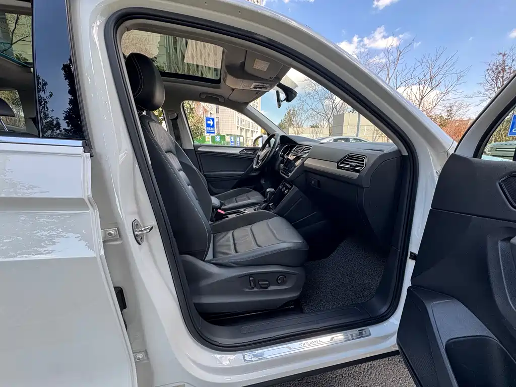 Volkswagen Tiguan L 2021 — фото 16