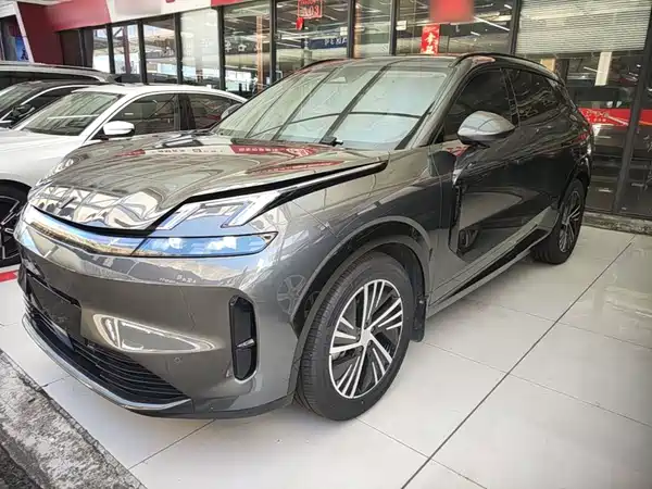 Lynk & Co 08 EM-P 2024