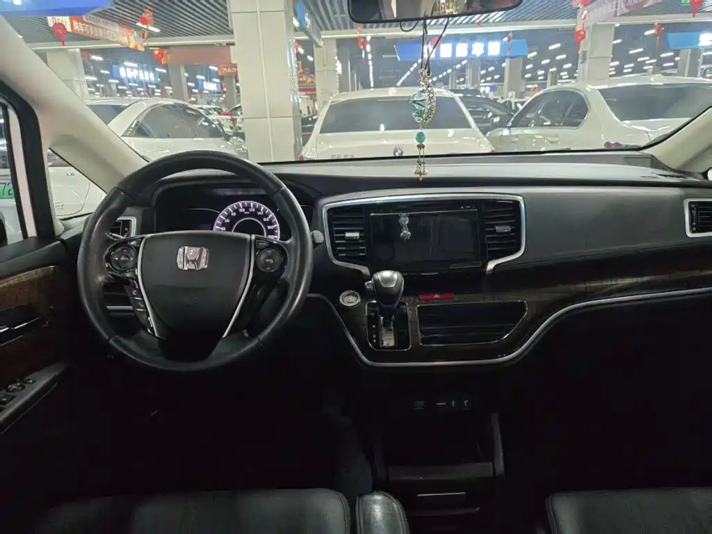 Honda Odyssey 2018 — фото 16