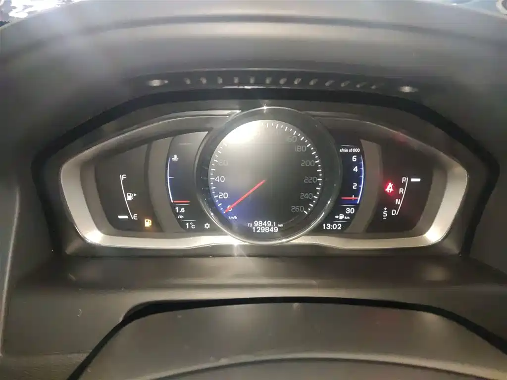 Volvo XC60 2017 — фото 9