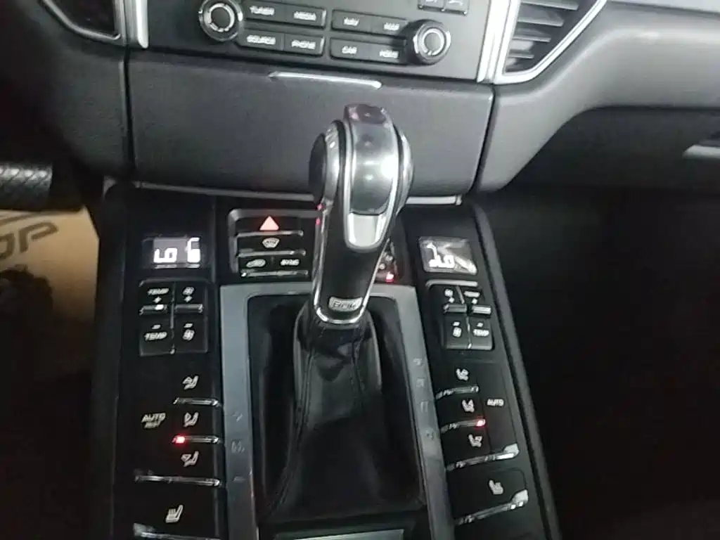 Porsche Macan 2017 — фото 14