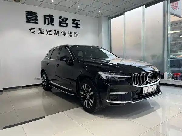 Volvo XC60 2025