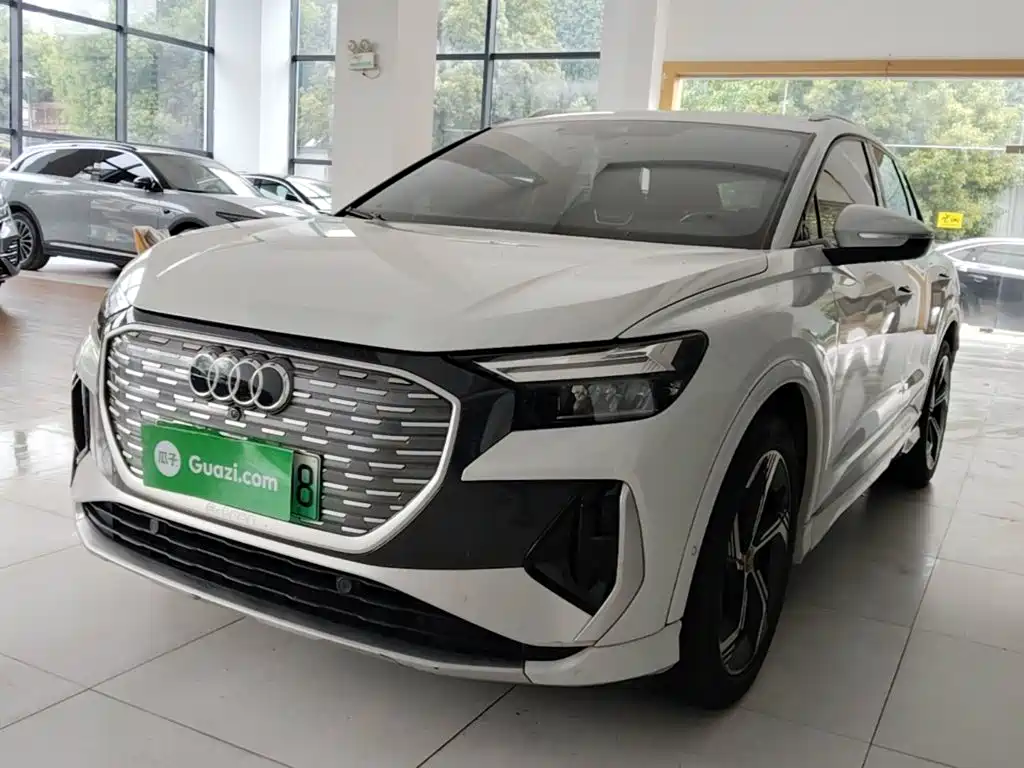 Audi Q4 E-Tron 2023 — фото 1