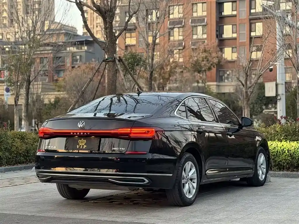 Volkswagen Passat 2022 — фото 26
