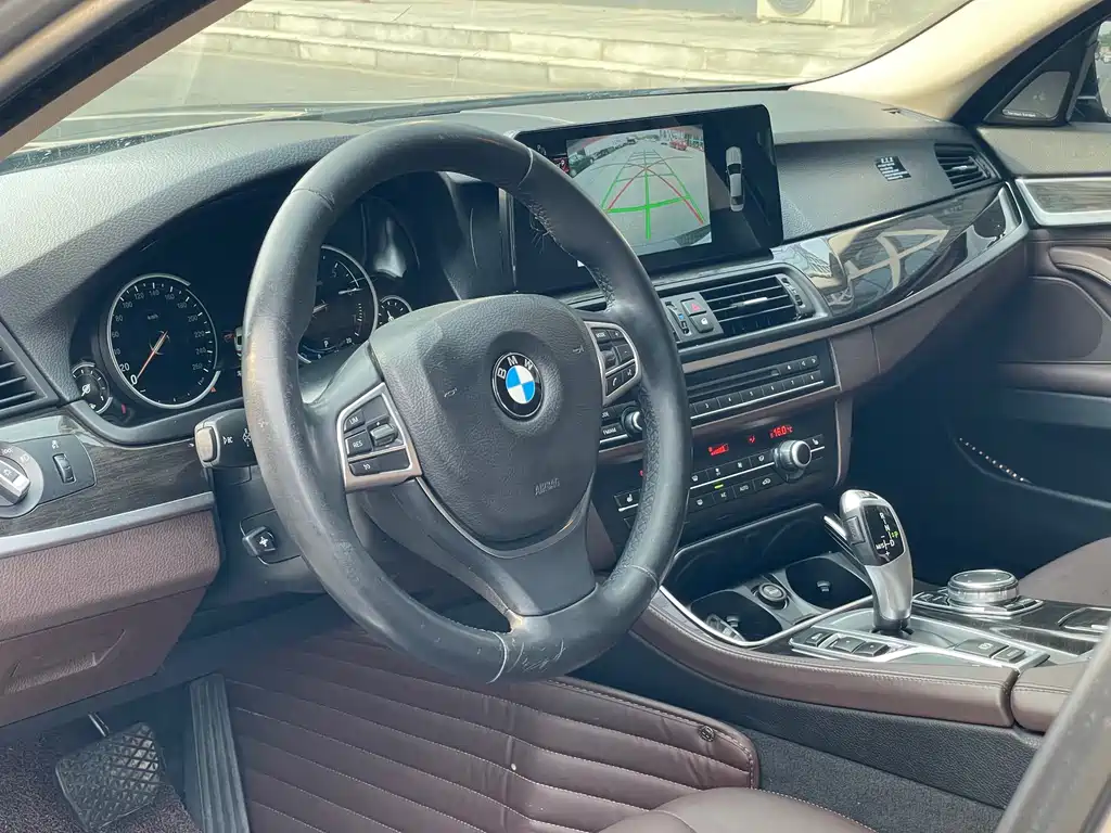 BMW 5 Series 2015 — фото 10