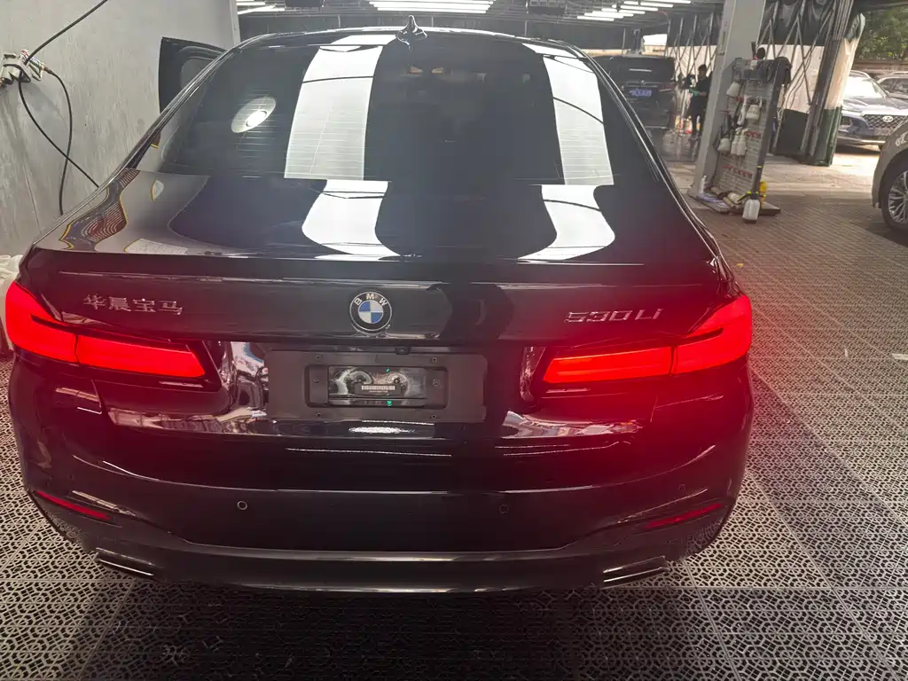BMW 5 Series 2019 — фото 13