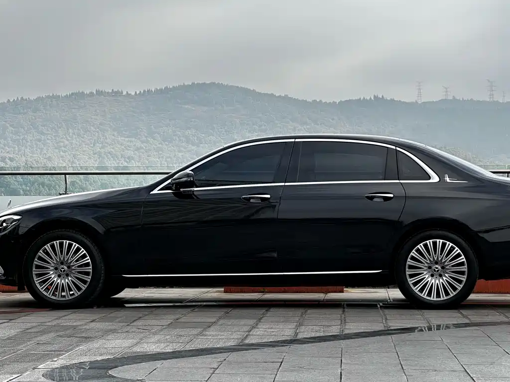 Mercedes-Benz E-Class 2022 — фото 12