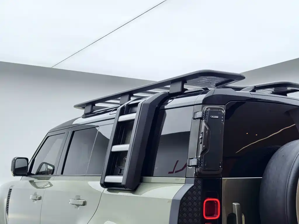 Land Rover Defender 2022 — фото 26