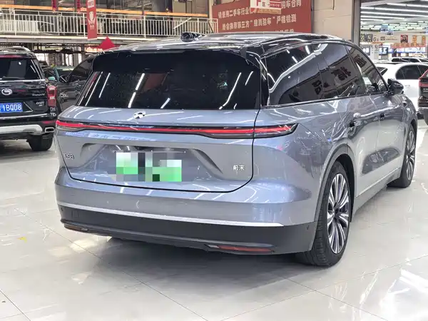 NIO ES8 2025