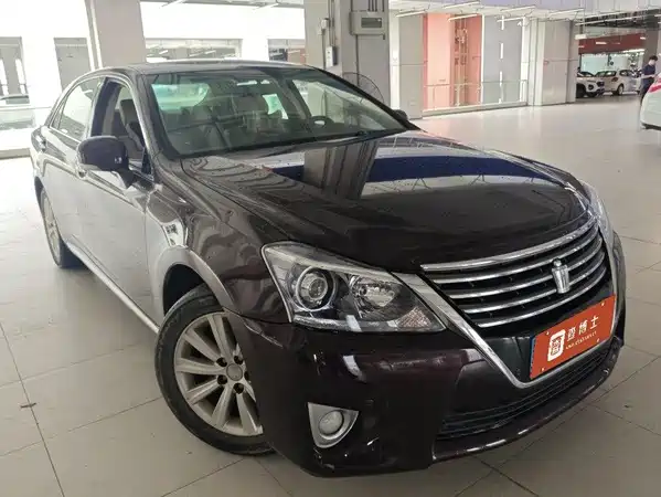 Toyota Crown 2013