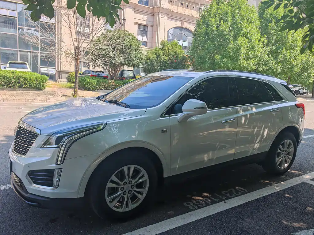 Cadillac XT5 2021 — фото 1