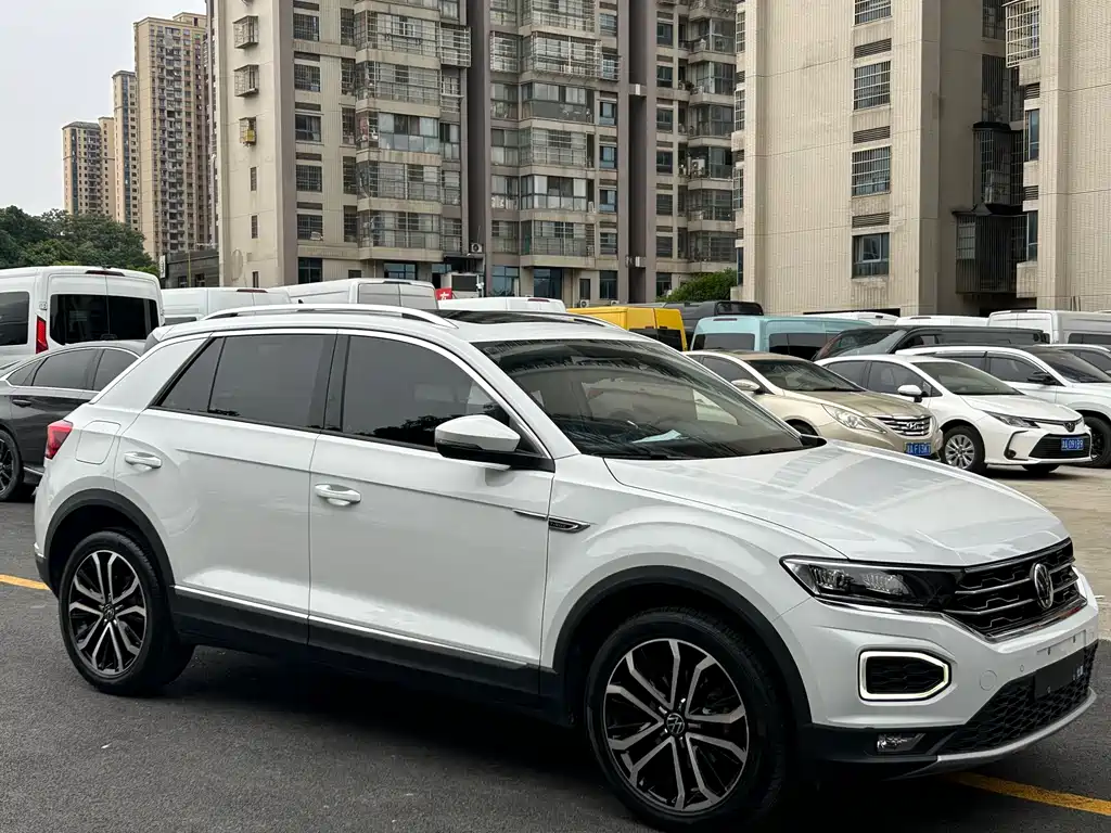 Volkswagen T-Roc 2023 — фото 3
