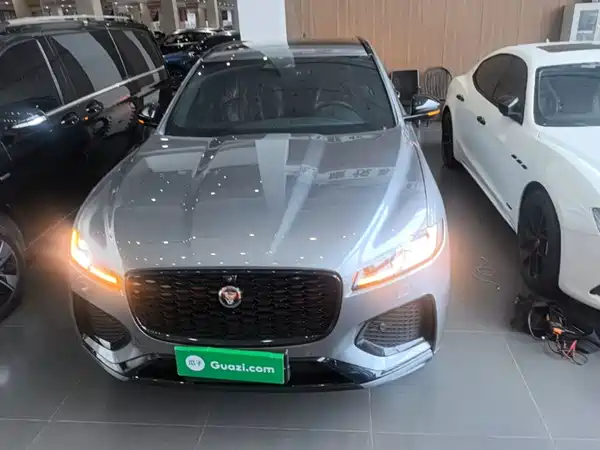 Jaguar F-PACE 2024