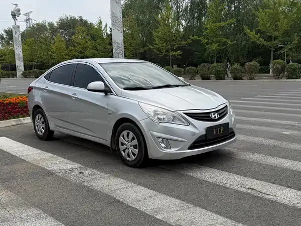 Hyundai Accent 2013