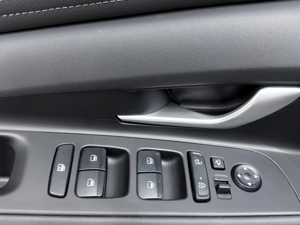 Hyundai Elantra 2023 — фото 13