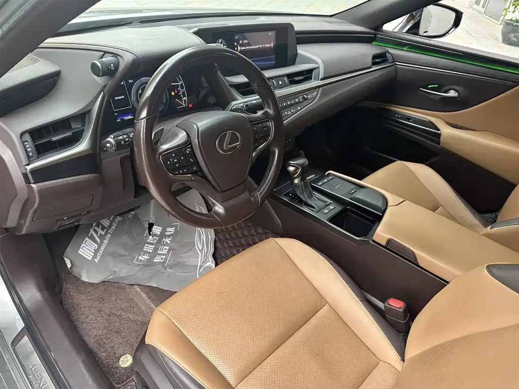 Lexus ES 2021 — фото 14