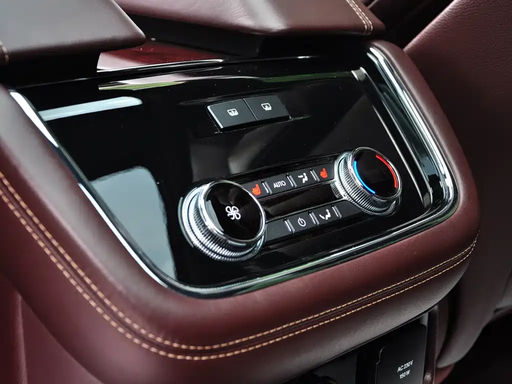 Lincoln Navigator 2018 — фото 15