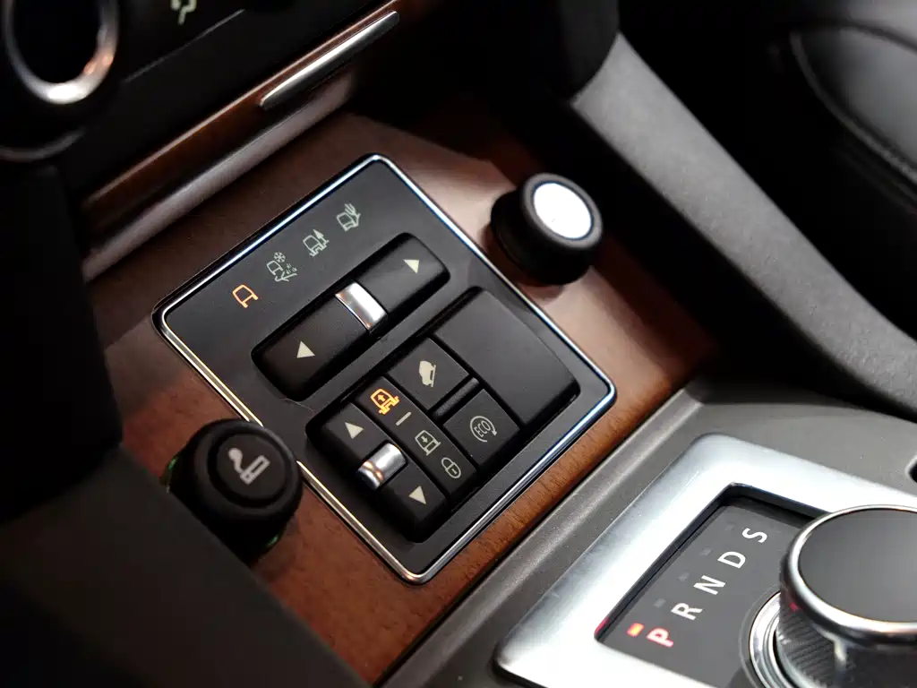 Land Rover Discovery 2016 — фото 16