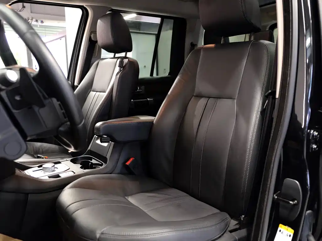Land Rover Discovery 2016 — фото 24
