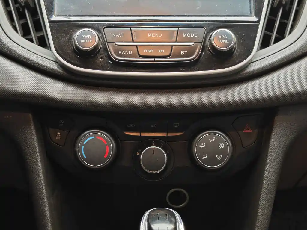 Chevrolet Cavalier 2017 — фото 16