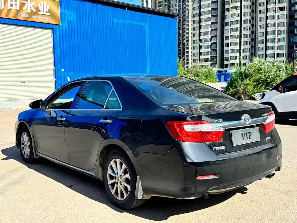 Toyota Camry 2014 — фото 6