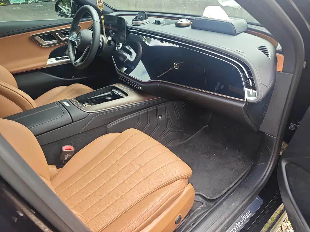 Mercedes-Benz E-Class 2025 — фото 10