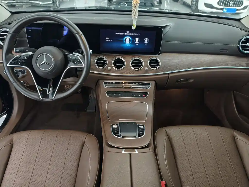 Mercedes-Benz E-Class 2023 — фото 15