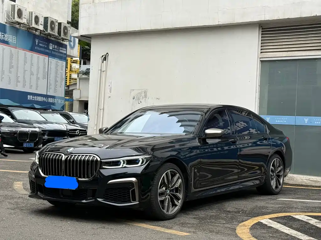 BMW 7 Series 2021 — фото 1