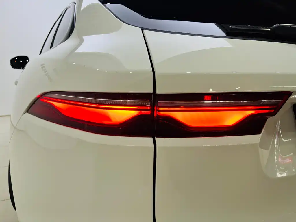 Jaguar F-PACE 2023 — фото 14
