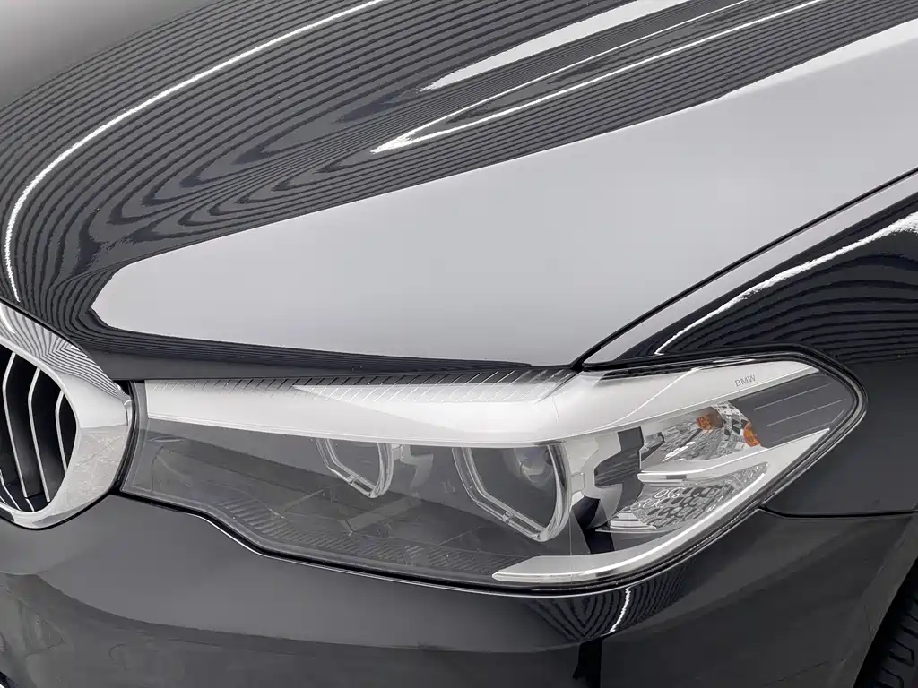 BMW 5 Series 2019 — фото 18