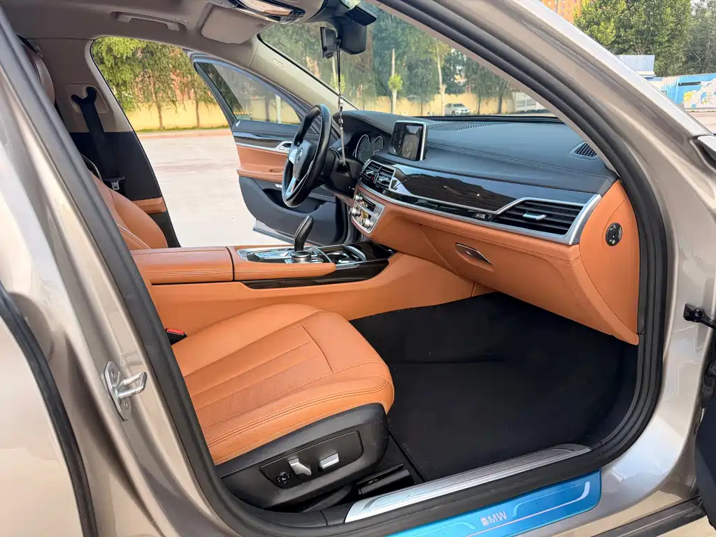 BMW 7 Series 2016 — фото 10
