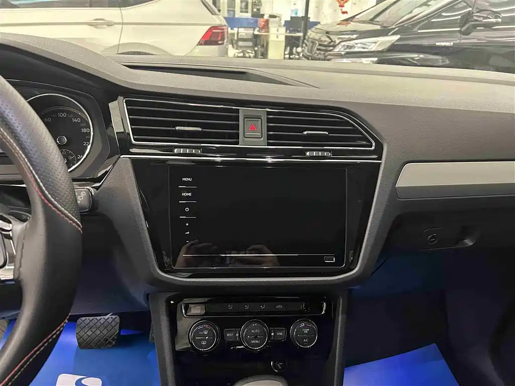 Volkswagen Tiguan L 2020 — фото 10